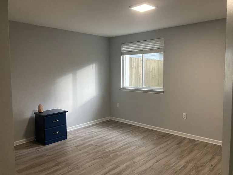 719 Cypress Dr — Photo 2