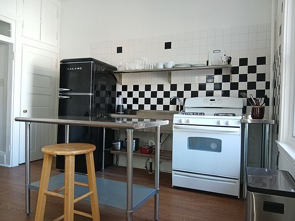 3rd image of 257 W King St #2