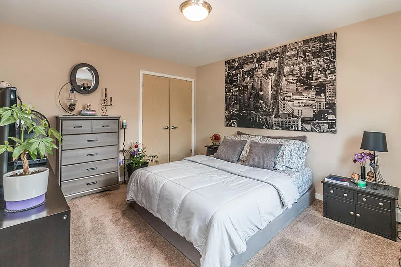 Vantage Flats Apartments — Photo 4