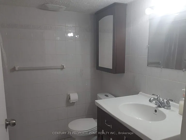 164 Earnscliffe Cir #LOWER — Photo 7