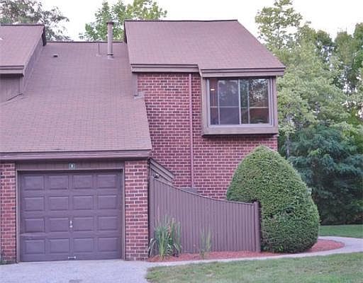 1st image of 19 Greenbrook Dr