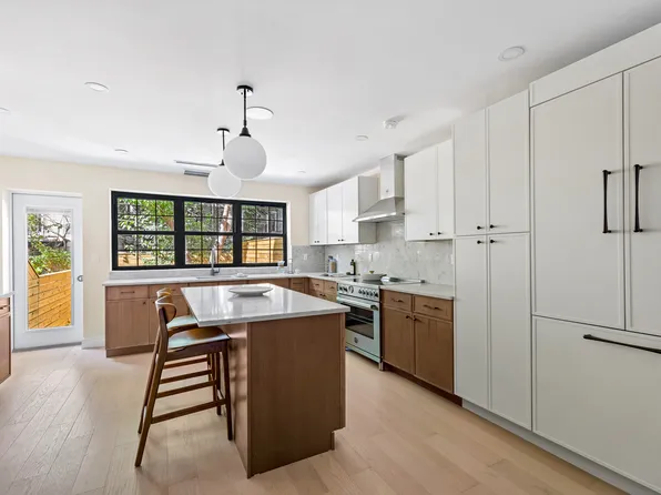 493 Hancock Street image 8 of 25