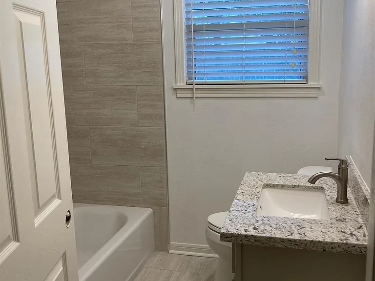 1605 Lamonte Ln — Photo 8