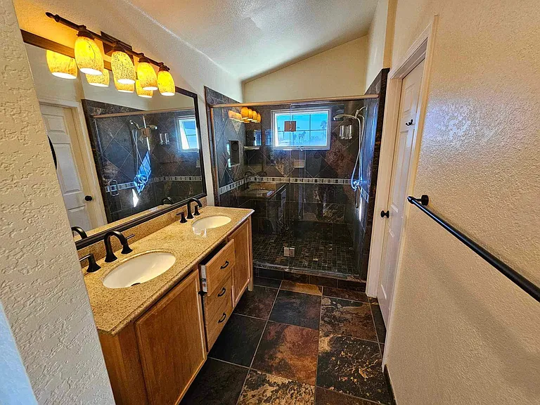 10794 Glendover Ln — Photo 7