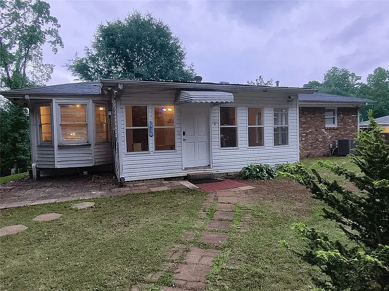 6271 Mountain Ct SE — Photo 3