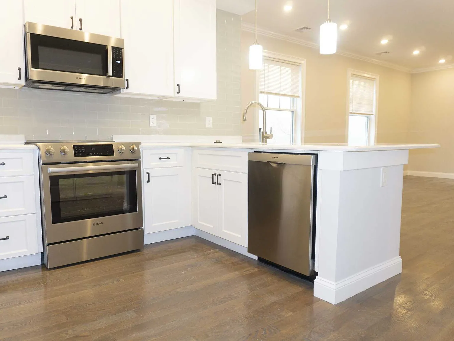 4 bed, 1.5 bath, $5,200 — Photo 3