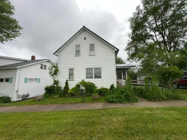 235 10th St, Manistee, MI 49660