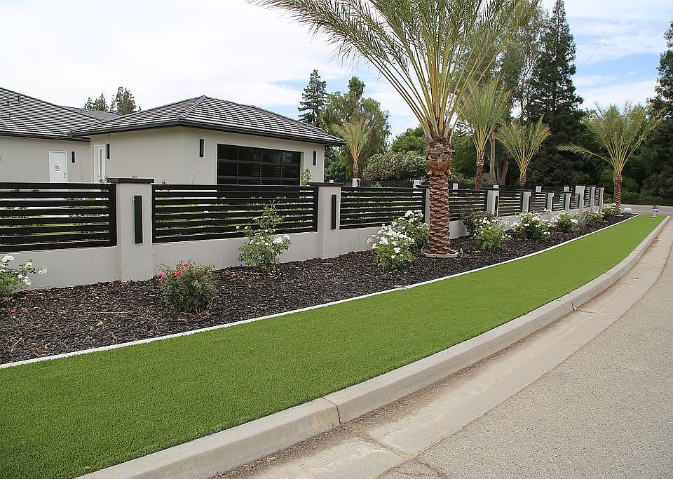 2nd image of 5544 N Van Ness Blvd