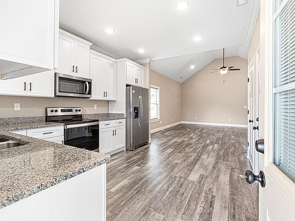 4th image of 134 Suntrust Dr