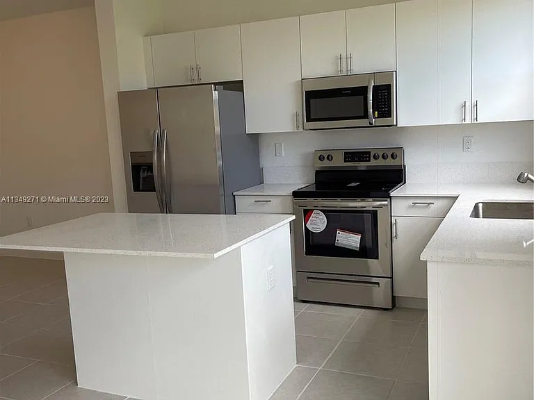 28545 SW 132nd Ct — Photo 3