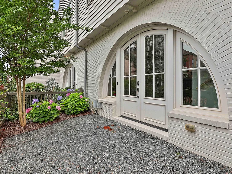 335 Sage Ln — Photo 10