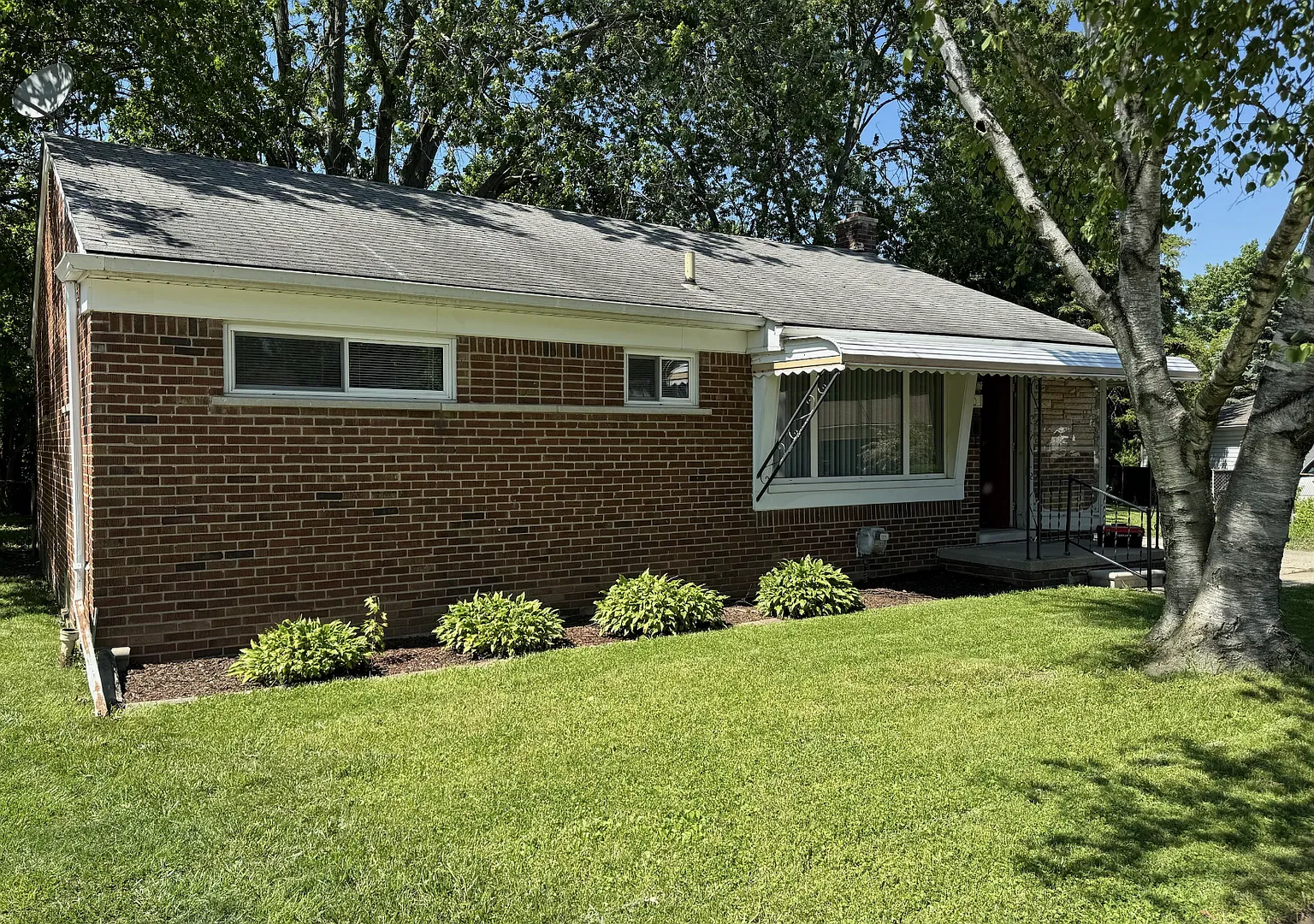 3 BR Brick Ranch with C/A and Basement — Photo 2