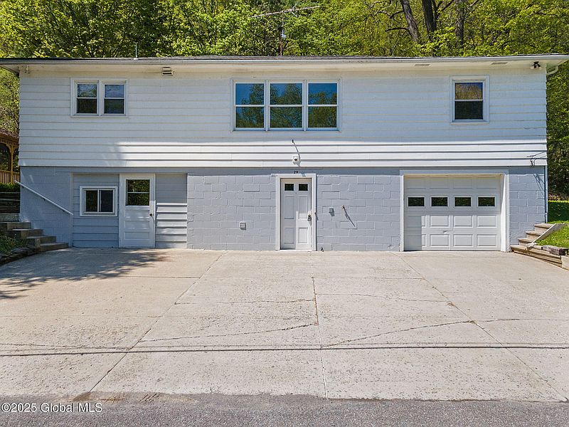 2nd image of 29 Wolf Hill Road
