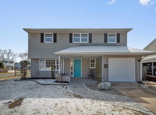 42 Matthews Rd, Newark, DE 19713