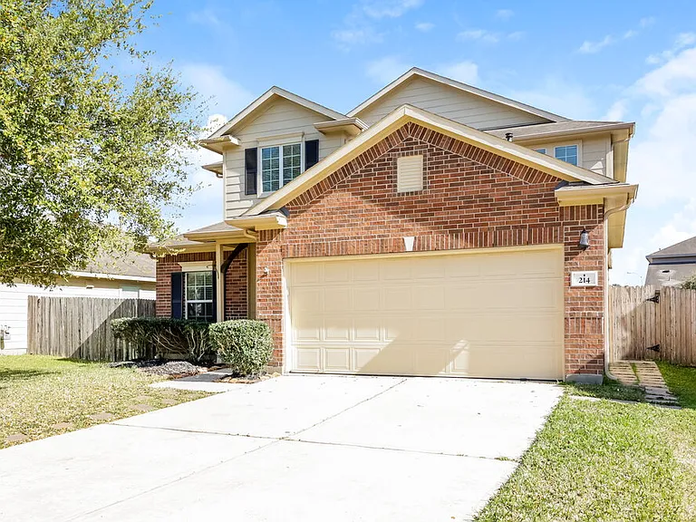 214 Crosby Village Dr — Photo 1