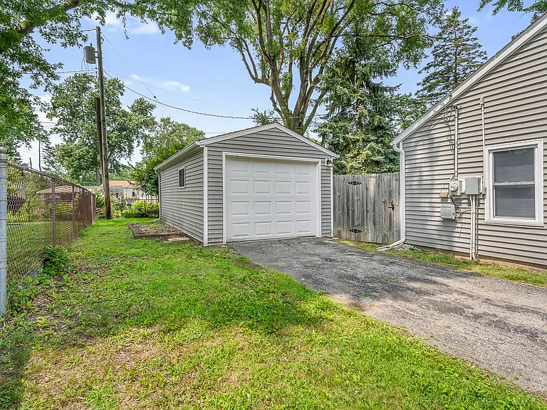 2360 Arrow St — Photo 33