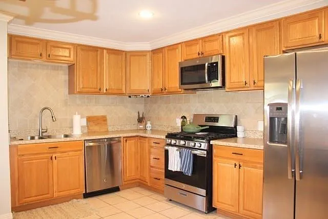 8011 Lorrie Dr — Photo 5