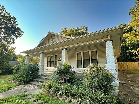4th image of 920 Cedar St