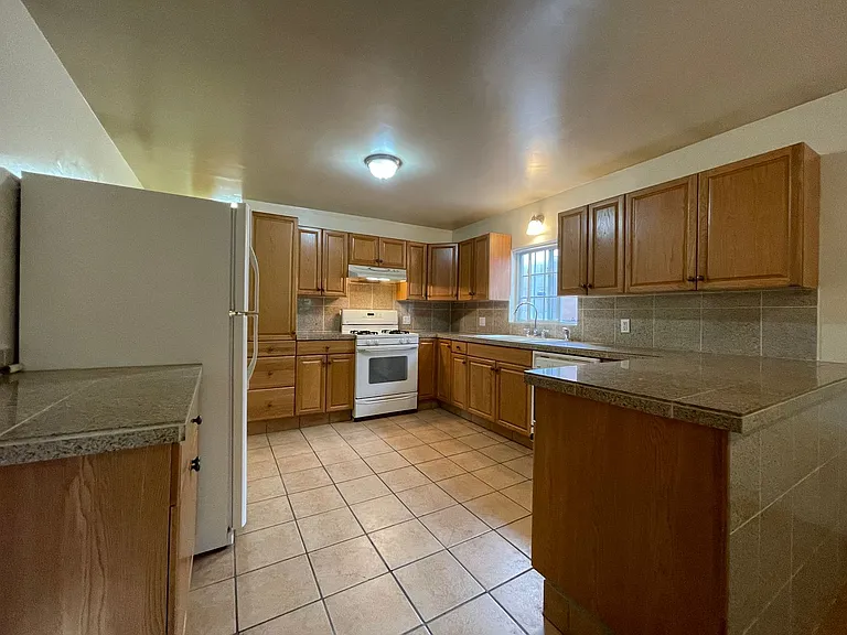 212 S El Rancho Rd — Photo 6