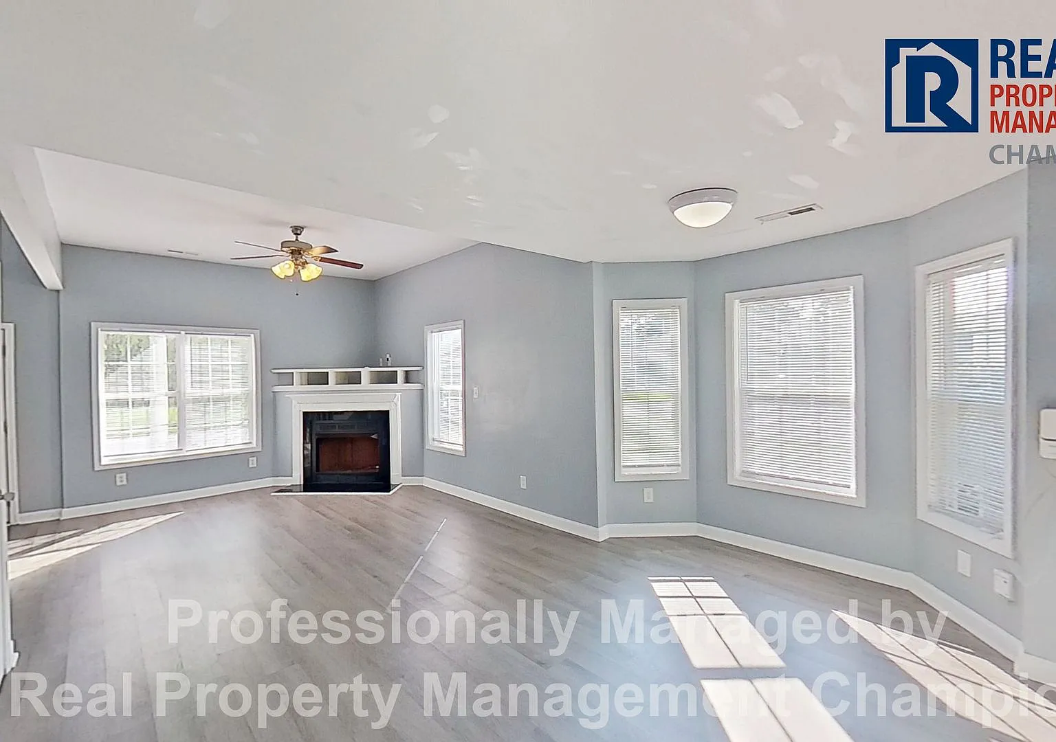 Move-In Ready 4 BD/2.5 BA Near Camp Lejeune w/Fenced Yard and Attached Garage — Photo 3