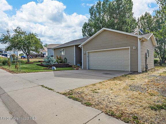 3rd image of 1482 Graham Ct