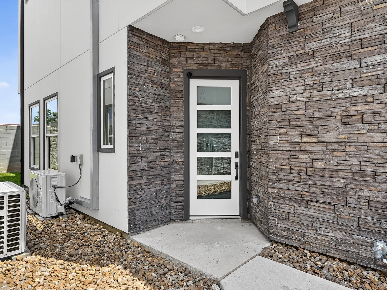 3 bed, 2.5 bath, 2100 sqft, $5,750 — Photo 4