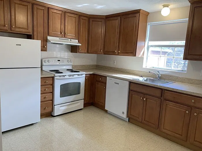 2 bed, 1.0 bath, 825 sqft, $2,100 — Photo 2