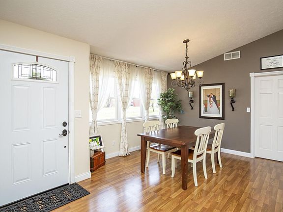 3rd image of 118 Sequoia Dr