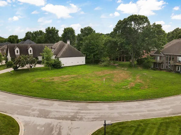 8302 Rolling Hills Drive, Nixa, MO 65714