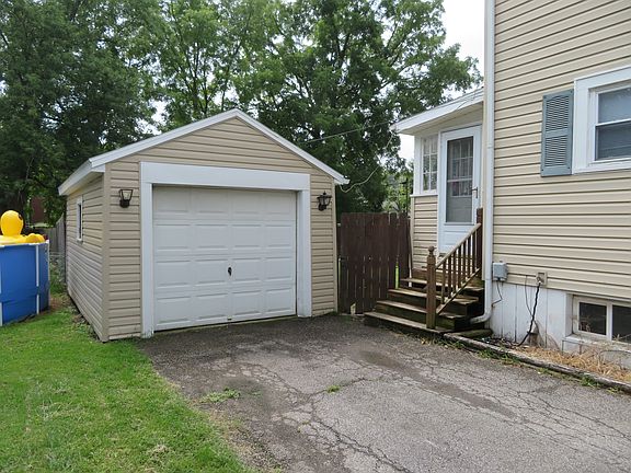 2nd image of 926 Grace St