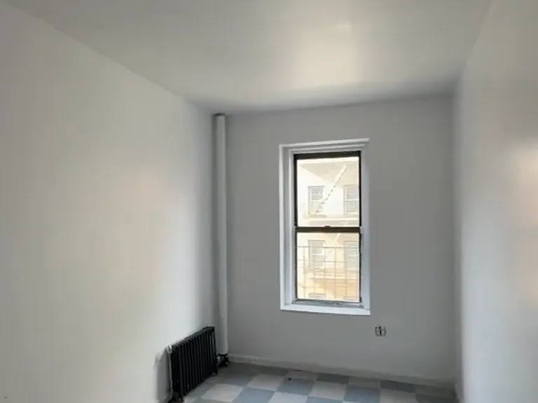 325 E 194th St #2A — Photo 3