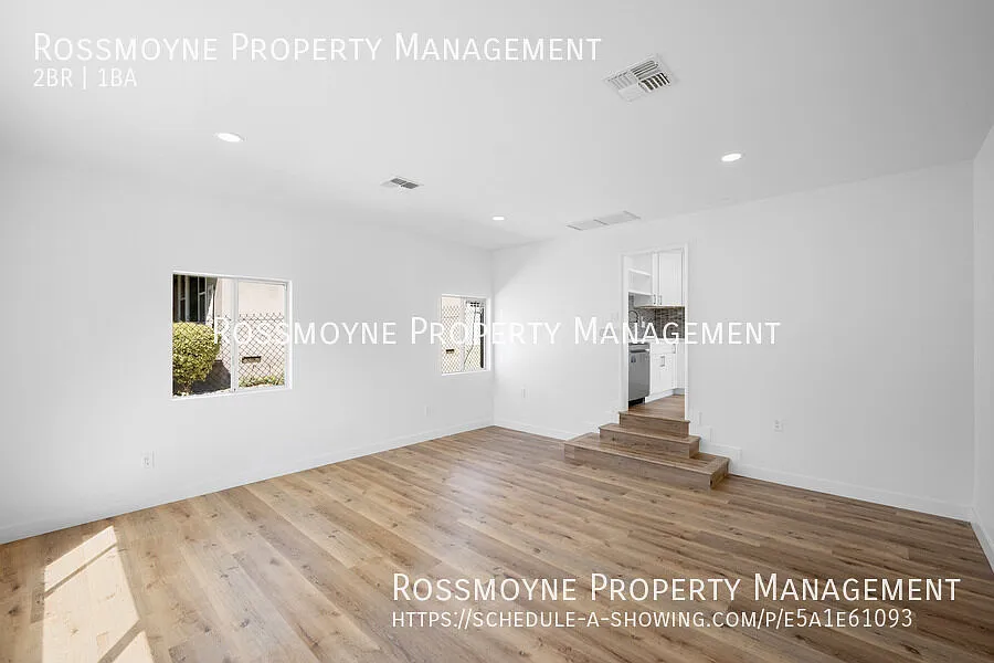 $2950.00-2 bedroom/ I Bathroom Front House (La Crescenta/ Glendale) — Photo 3