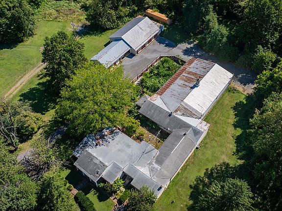 3rd image of 2148 Delmar Orchard Rd
