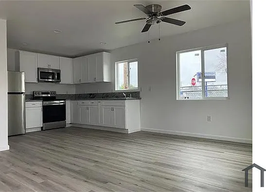 221 School Ave — Photo 2