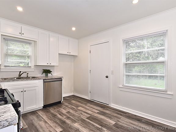 5th image of 1373 E 42nd Pl