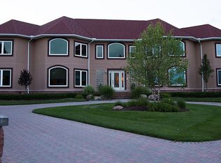 3642 Hickory Leaf Ct, Rochester, MI 48306