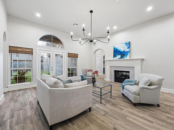 5th image of 8802 Robindell Dr