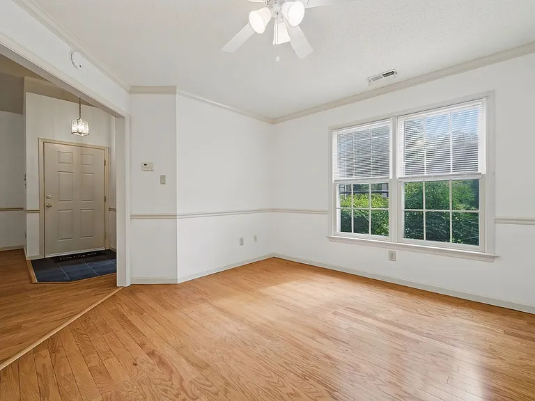 109 Larkspur Holw — Photo 16