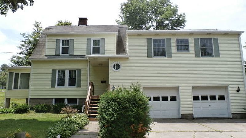 1st image of 55 Lakeshore Dr