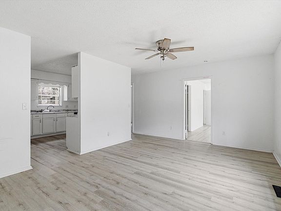 3rd image of 944 W Division Street