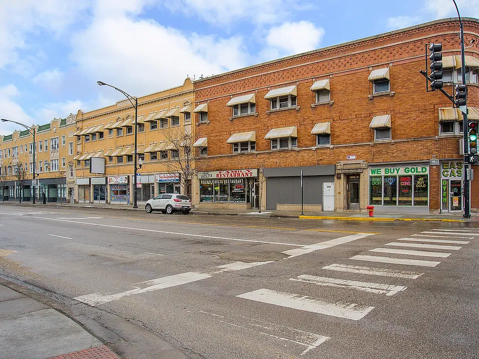3207 N Cicero Ave #204