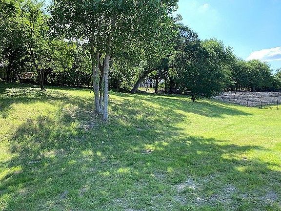 4th image of 5433 Monterey Dr