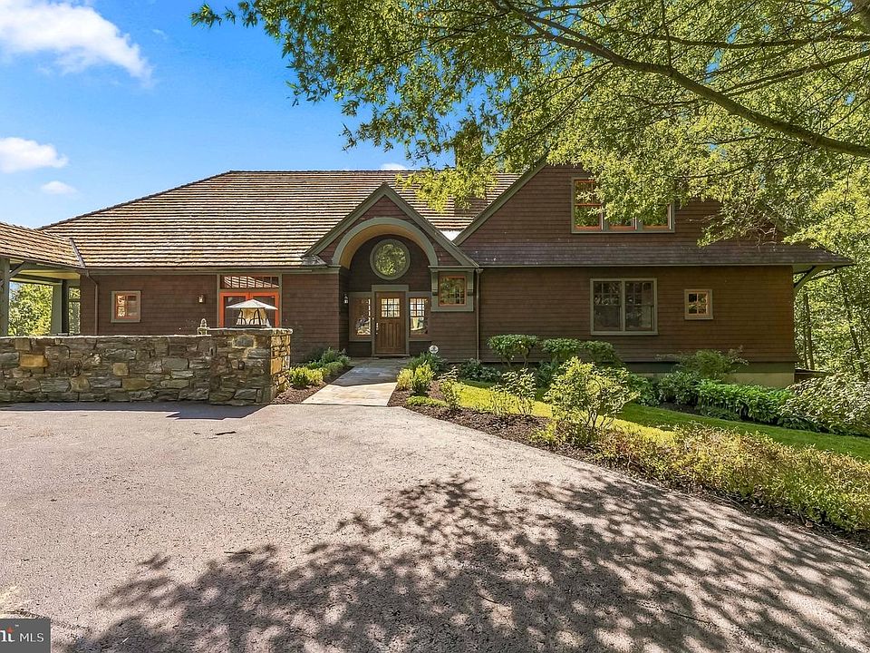 1st image of 895 Copes Ln