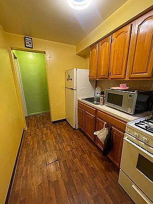 4th image of 322 E 31st St #Gl