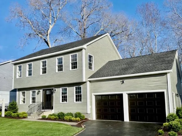 38 Colonial Rd, Webster, MA 01570