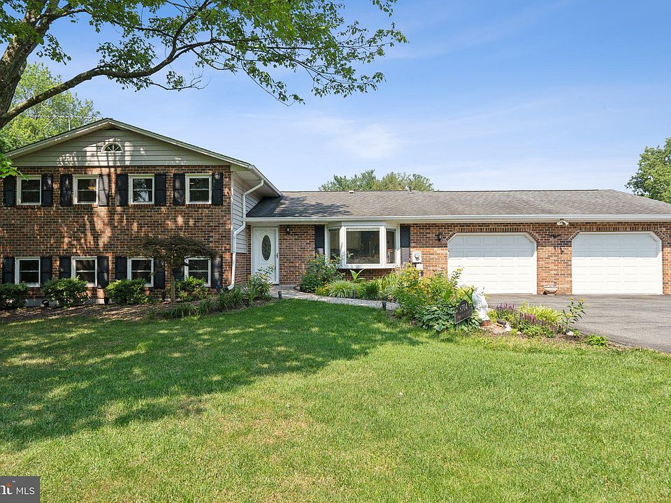 1st image of 8704 Woodfield Ct