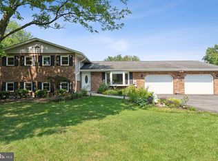 8704 Woodfield Ct, Gaithersburg, MD 20882