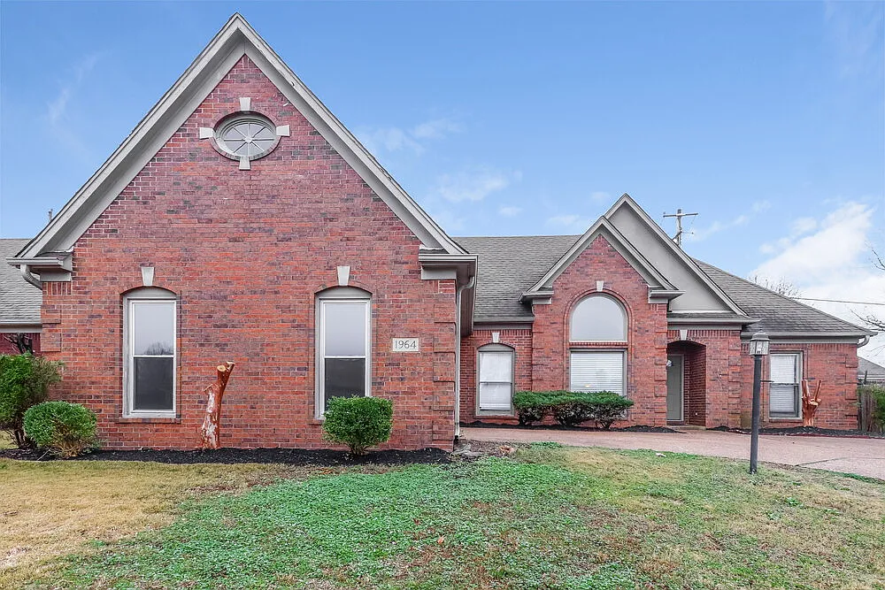 3 bed, 2.0 bath, 1869 sqft, $1,970 — Photo 1