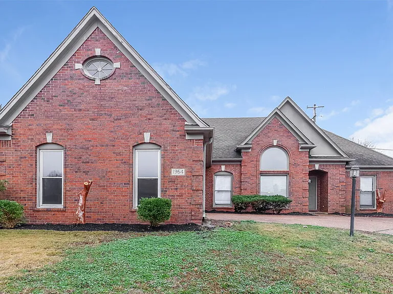 1964 Bohemia Dr — Photo 1