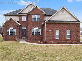 6230 Leighland Dr, Grand Blanc, MI 48439